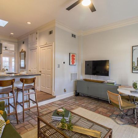 Private Patio Retreat In Charming Downtown Apartment Savannah Luaran gambar
