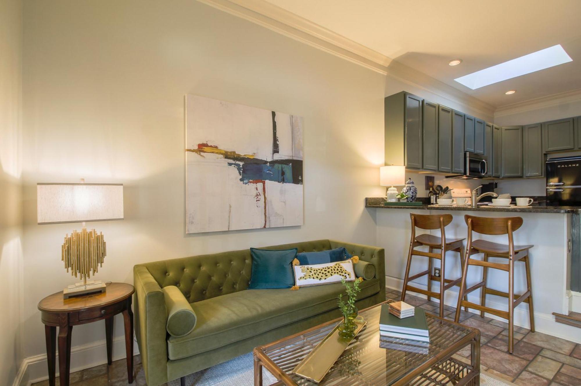 Private Patio Retreat In Charming Downtown Apartment Savannah Luaran gambar