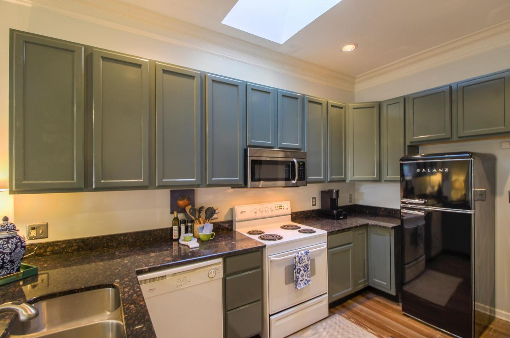 Private Patio Retreat In Charming Downtown Apartment Savannah Luaran gambar