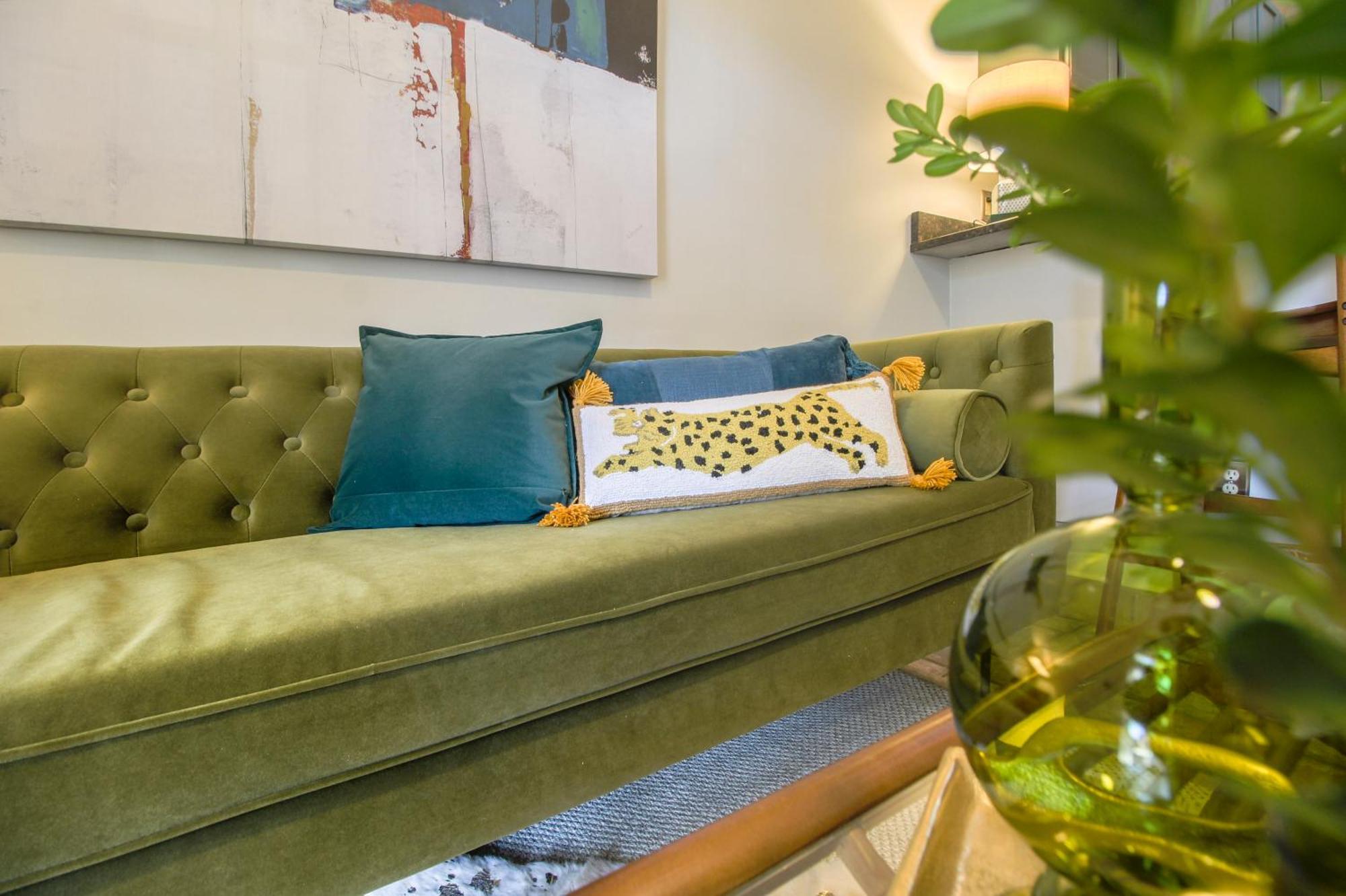 Private Patio Retreat In Charming Downtown Apartment Savannah Luaran gambar